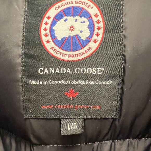 Canada Goose Down Vest (Navy, L) – Excellent Cond. - Picture 3 of 3